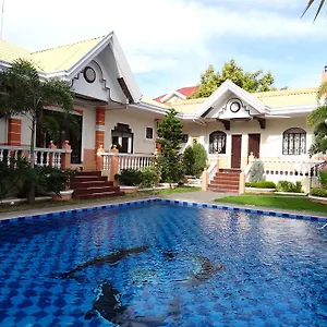 the-executive-villa-inn-suites.davao-hotels.com/